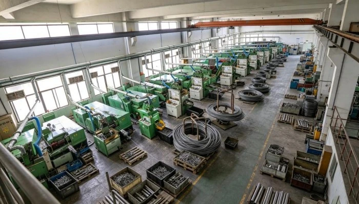 Photos of the thread machining process for M12x1.5 spherical-seat wheel bolts.